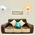 Boho Bliss. Taman Molek @ 4 Bed,2 Bath Near Jusco Tebrau