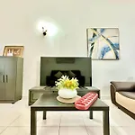 Boho Bliss. Taman Molek @ 4 Bed,2 Bath Near Jusco Tebrau